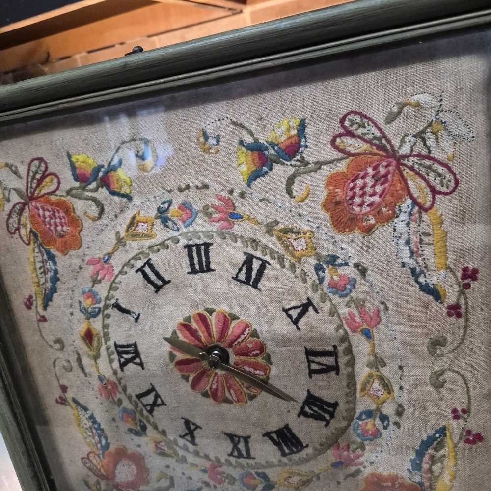 Vintage Embroidery Shadow Box Wall Clock, 60s, 70s - Picture 4 of 6